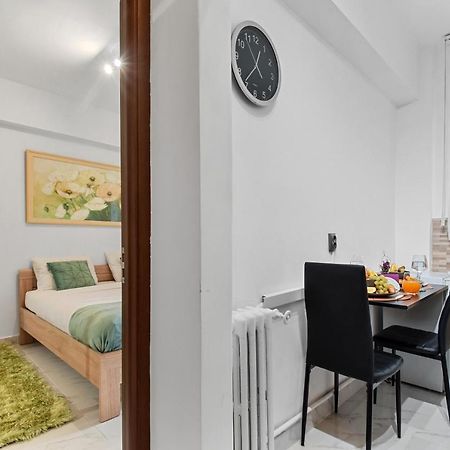 Central Studio Emerald Apartment Bukares Bagian luar foto