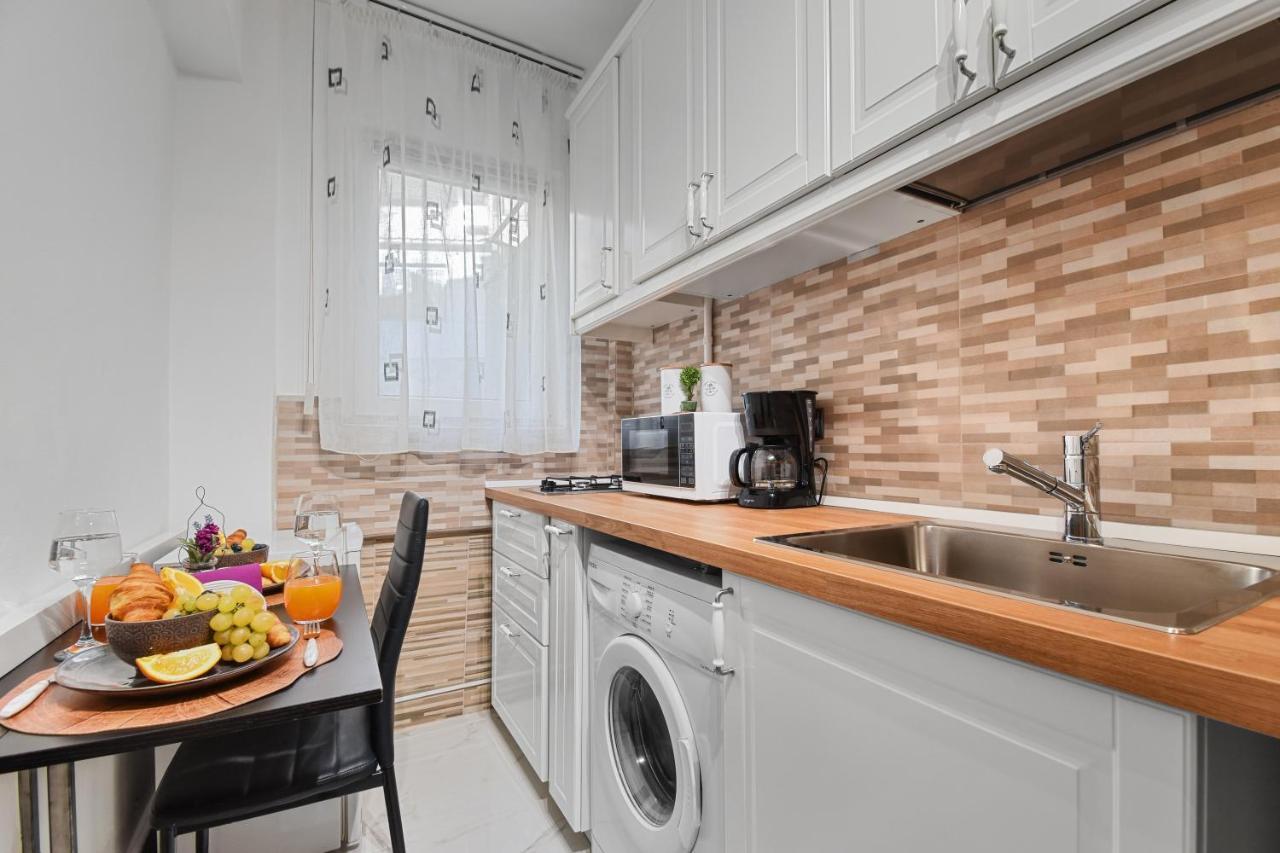 Central Studio Emerald Apartment Bukares Bagian luar foto